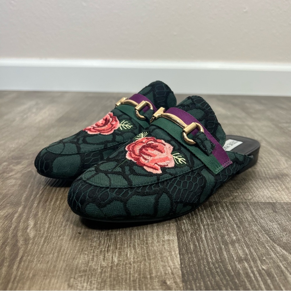 Floral Embroidered Women's Loafers